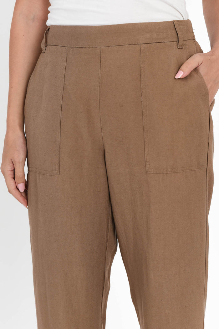 Manon Mocha Cropped Pants,Brunette model,alt text|model:MJ