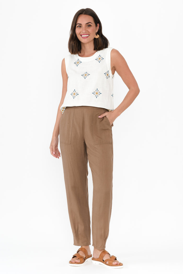 Manon Mocha Cropped Pants,Brunette model,alt text|model:MJ