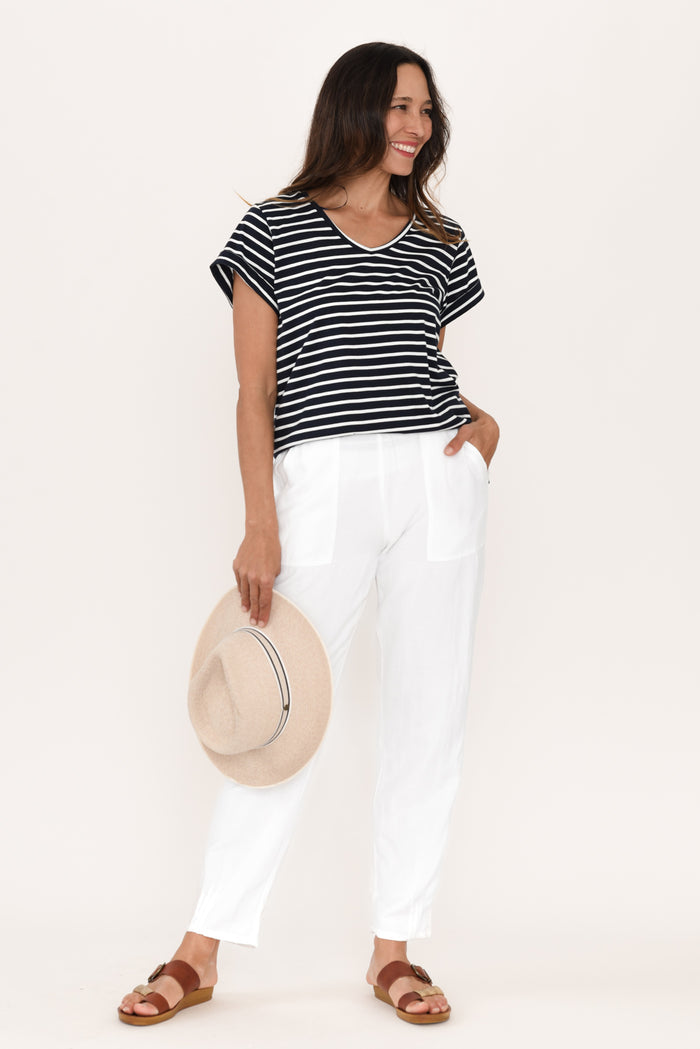 Manon White Cropped Pants,Brunette model,alt text|model:Cara