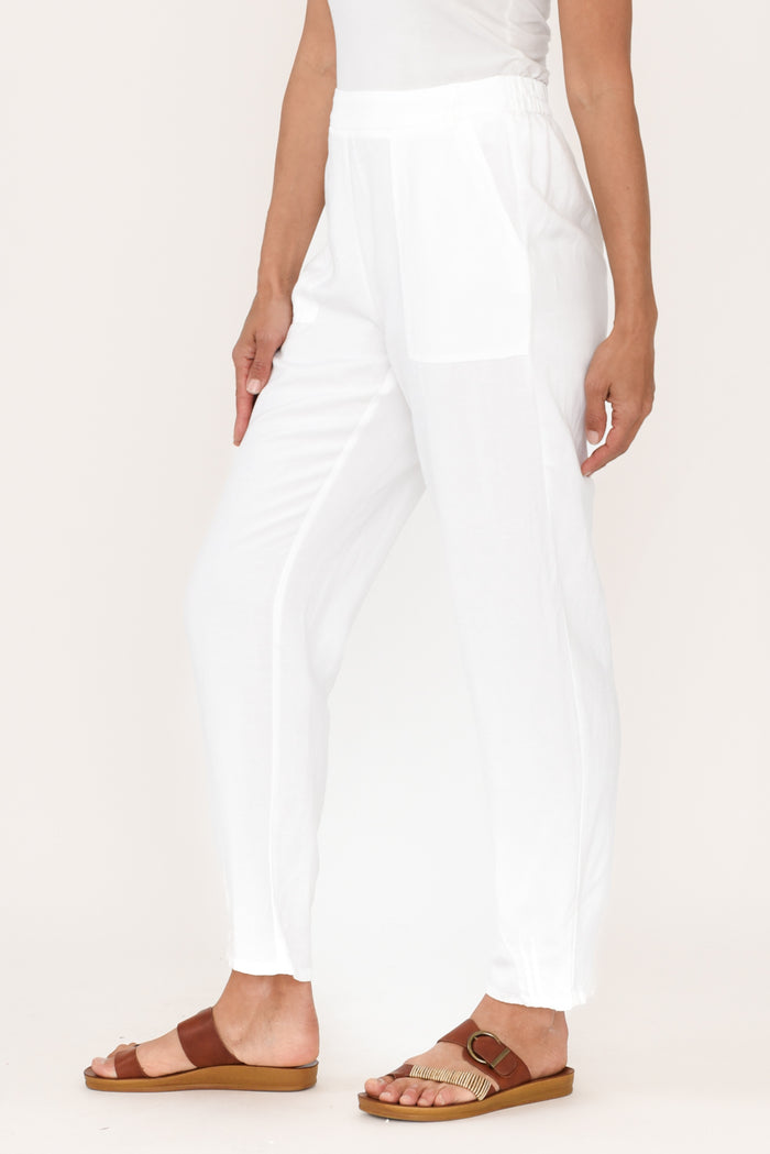 Manon White Cropped Pants,Brunette model,alt text|model:Cara