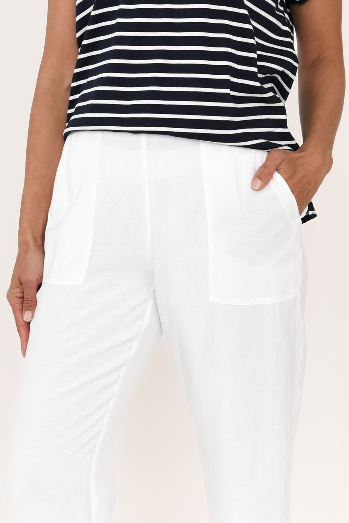 Manon White Cropped Pants,Brunette model,alt text|model:Cara