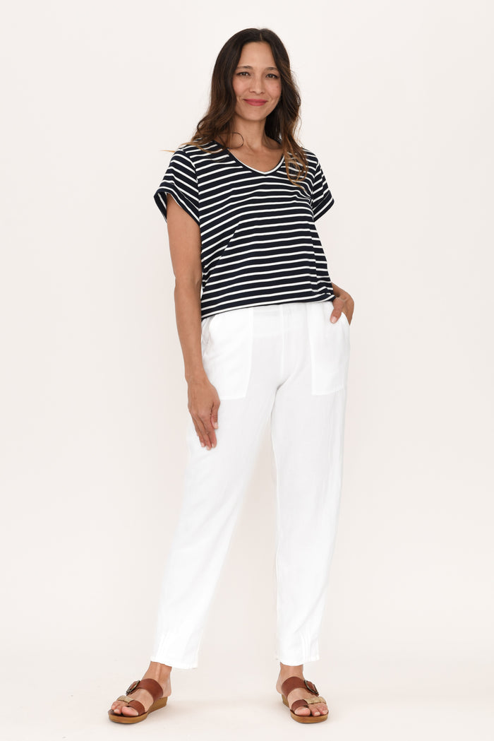 Manon White Cropped Pants,Brunette model,alt text|model:Cara