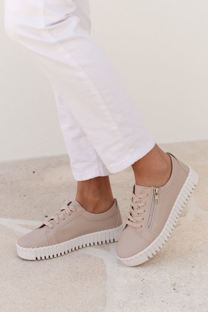 Medusa Nude Platform Sneaker