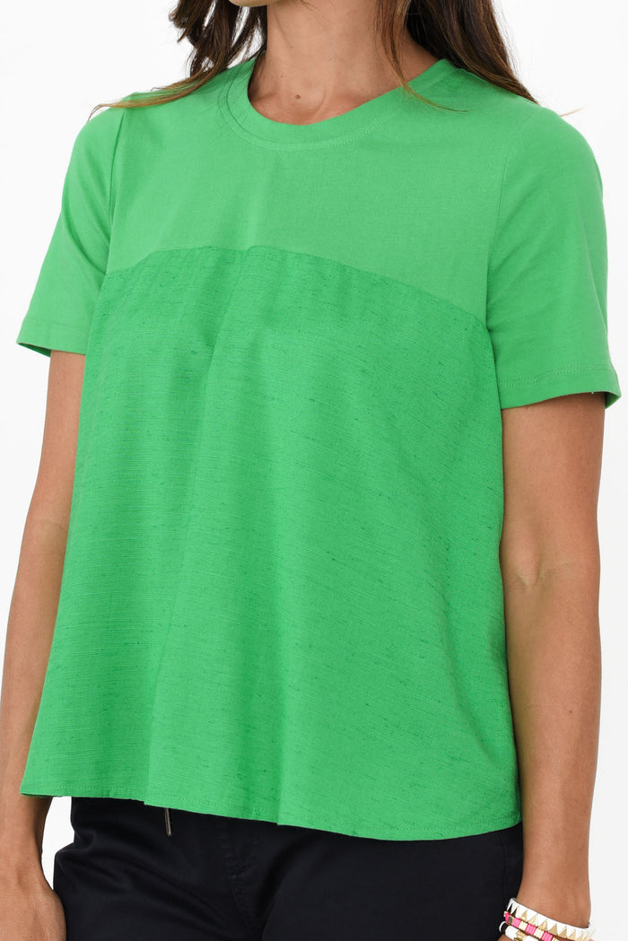 Melrose Green Top,Brunette model,alt text|model:Cara