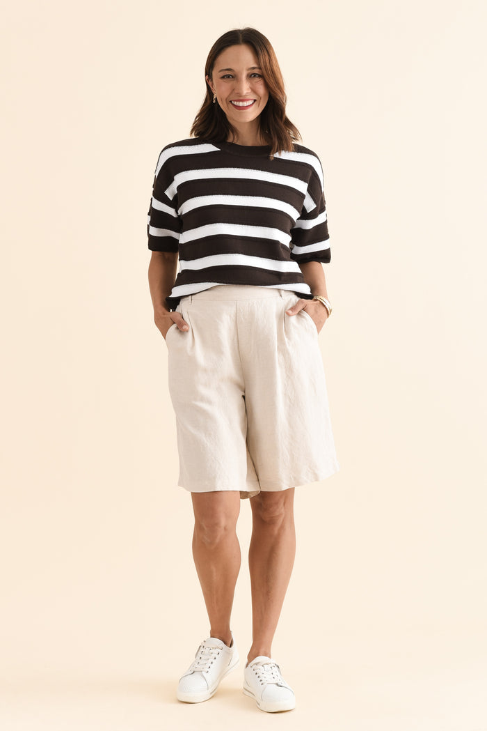 Minette Beige Pocket Shorts,Full Body,Brunette model,alt text|model:Cara