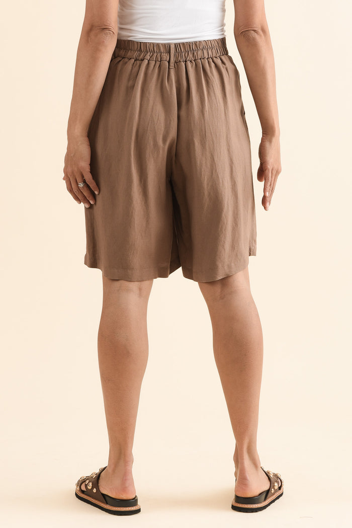 Minette Mocha Pocket Shorts,Back,Brunette model,alt text|model:Cara