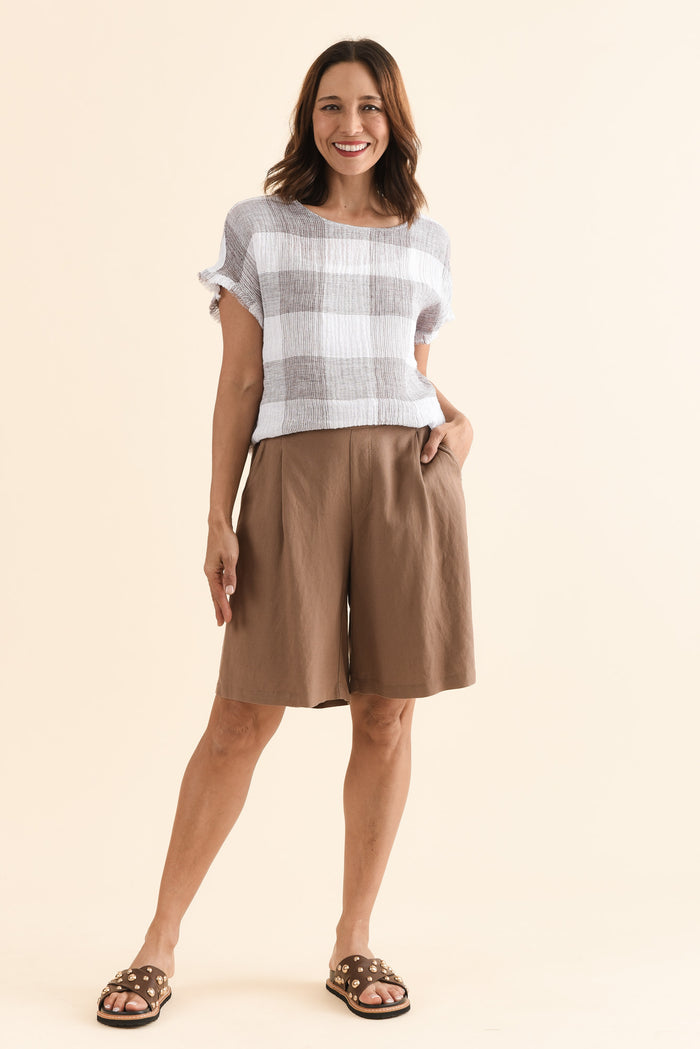 Minette Mocha Pocket Shorts,Full Body,Brunette model,alt text|model:Cara