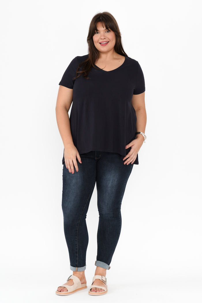 Montreal Navy Cotton Tee,Brunette model,alt text|model:Gabby