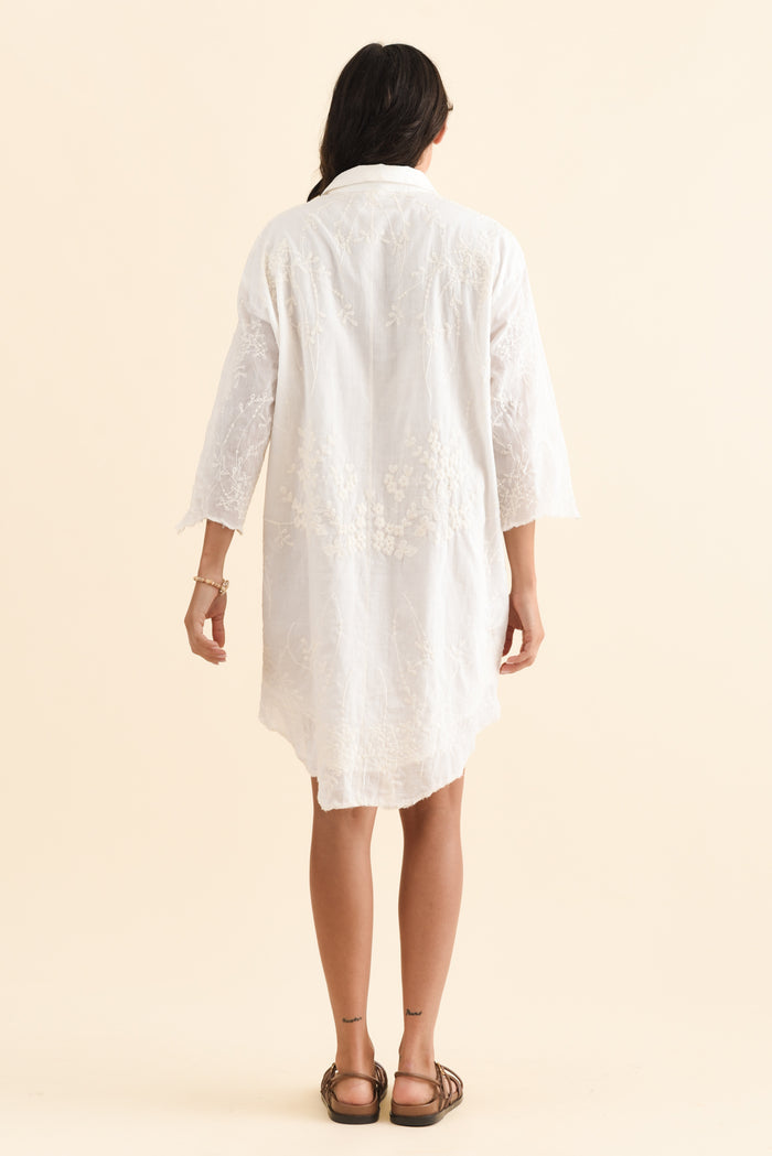Offredo White Cotton Embroidered Shirt Dress,Brunette model,alt text|model:Brontie