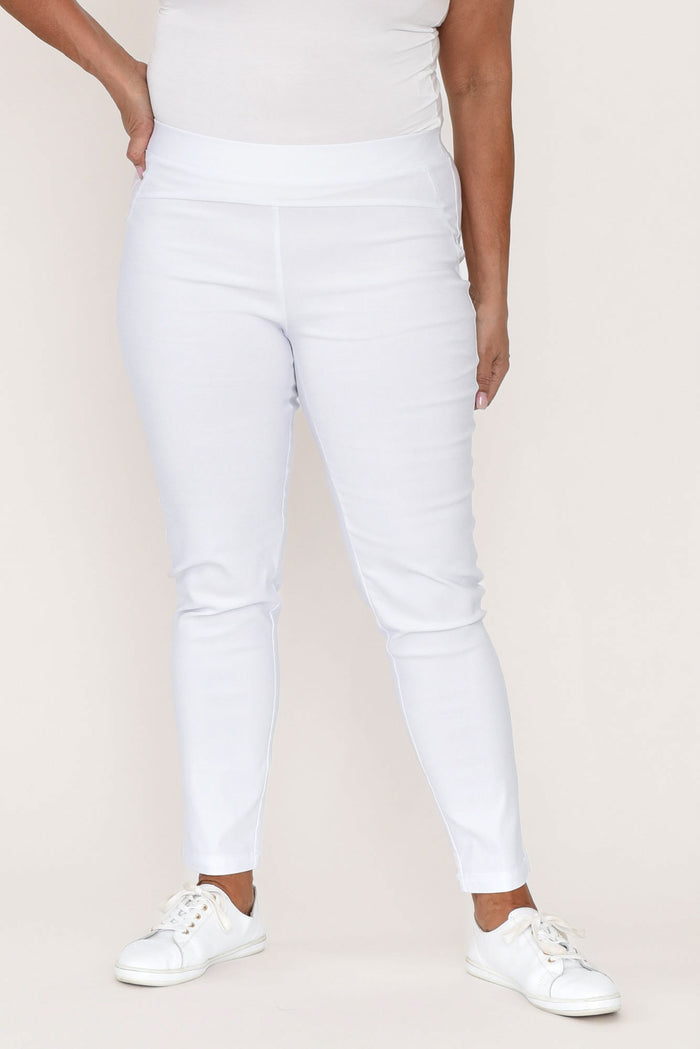 Olympia White Straight 7/8 Pants,Brunette model,alt text|model:Pilita
