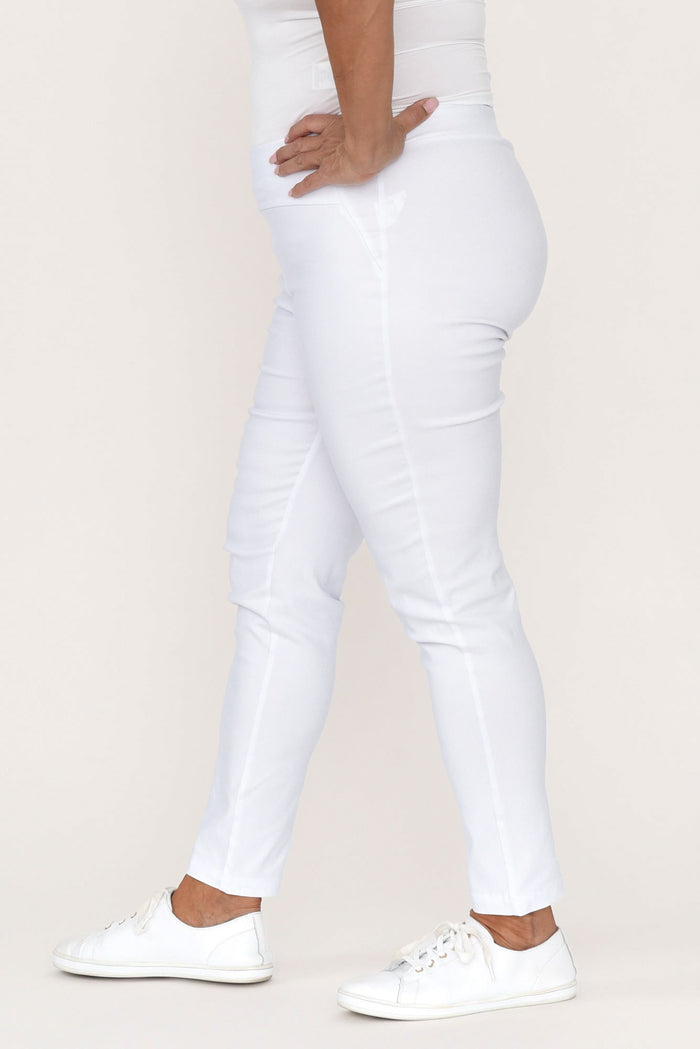 Olympia White Straight 7/8 Pants,Brunette model,alt text|model:Pilita