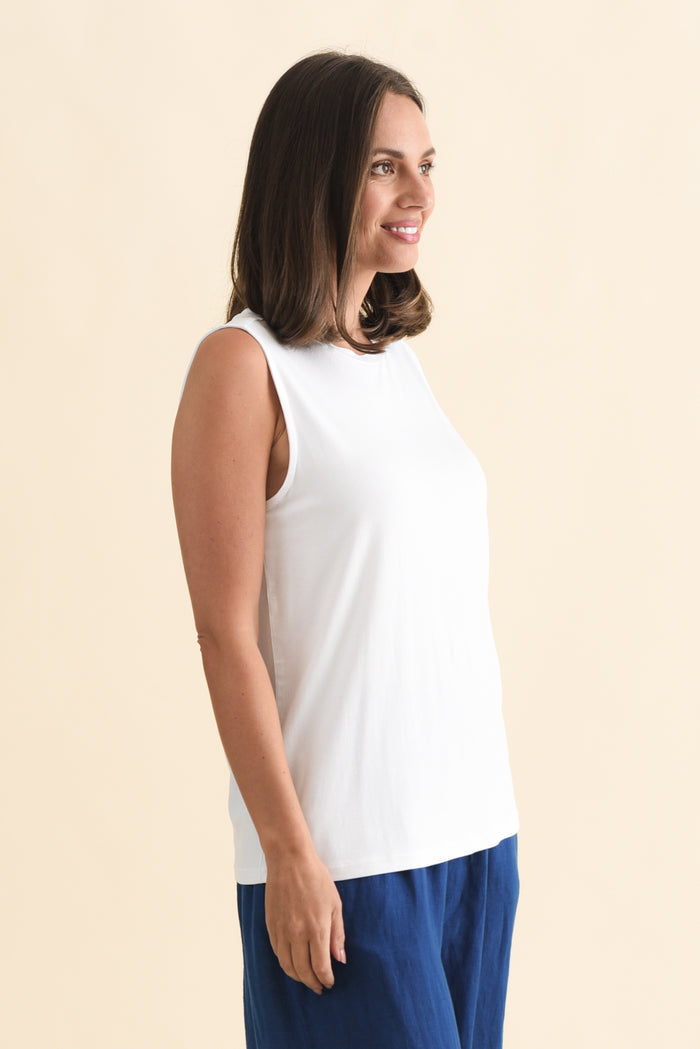 Positano White Tank,Brunette model,alt text|model:MJ