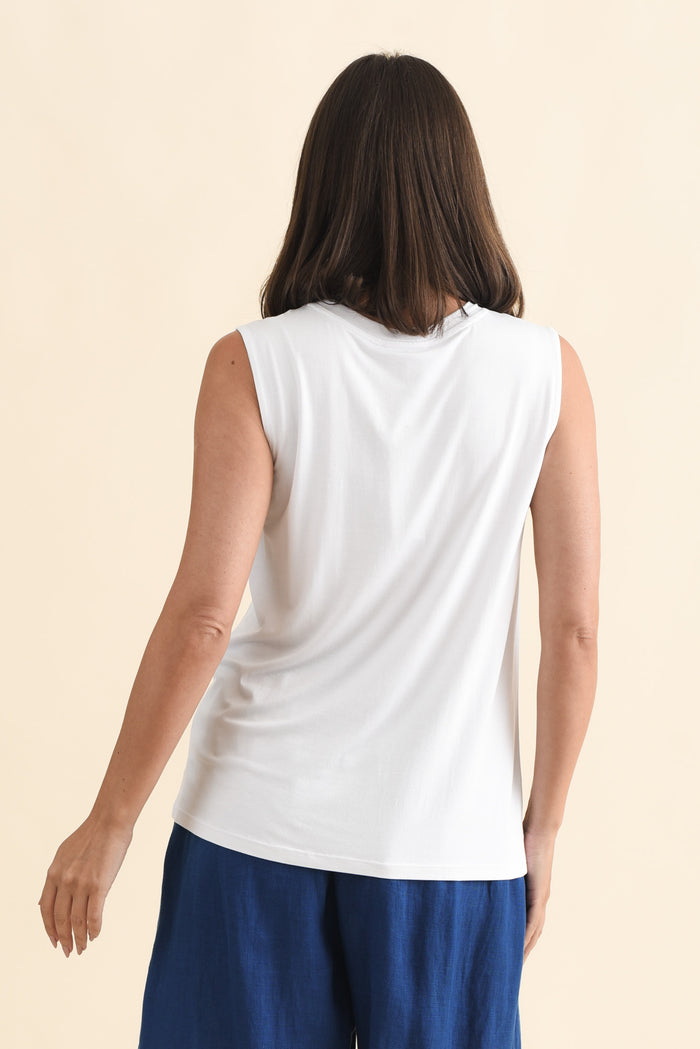 Positano White Tank,Brunette model,alt text|model:MJ