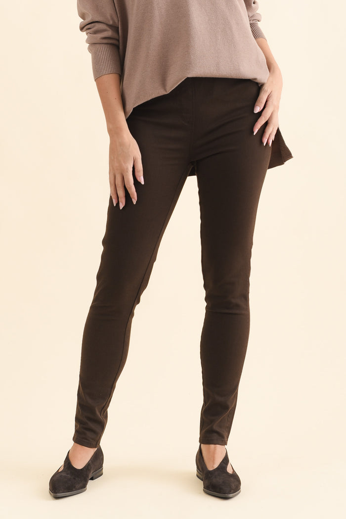 Reed Chocolate Stretch Cotton Pants,Brunette model,alt text|model:MJ