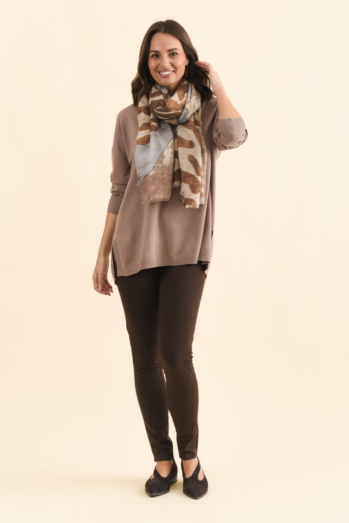 Reed Chocolate Stretch Cotton Pants,Brunette model,alt text|model:MJ