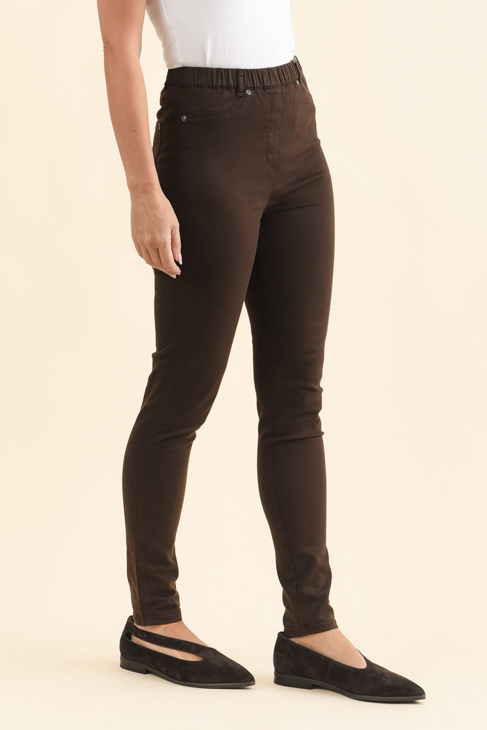 Reed Chocolate Stretch Cotton Pants,Brunette model,alt text|model:MJ