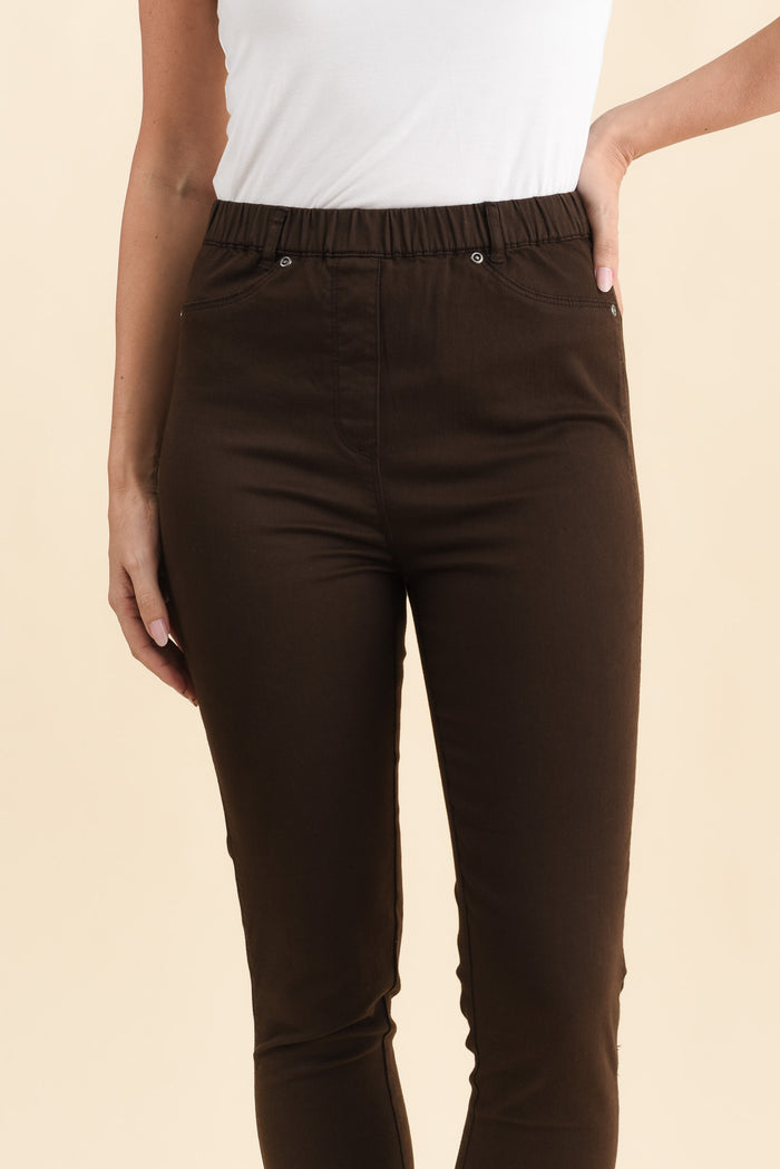 Reed Chocolate Stretch Cotton Pants,Brunette model,alt text|model:MJ