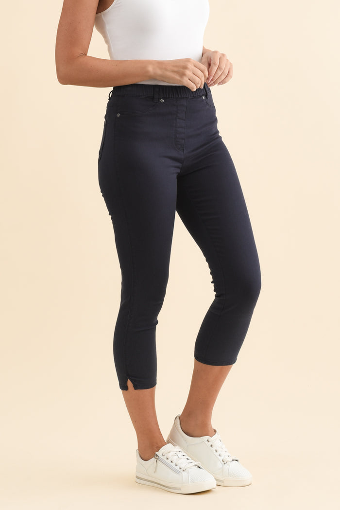 Reed Navy Stretch Cotton Capri Pants,Brunette model,alt text|model:MJ