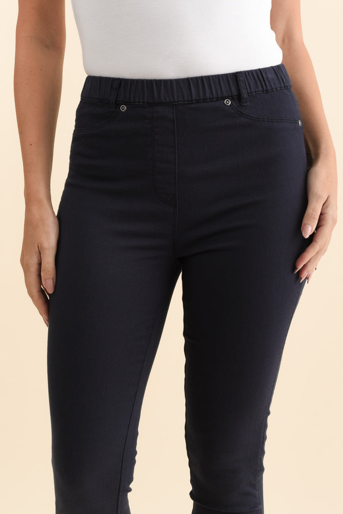 Reed Navy Stretch Cotton Capri Pants,Brunette model,alt text|model:MJ