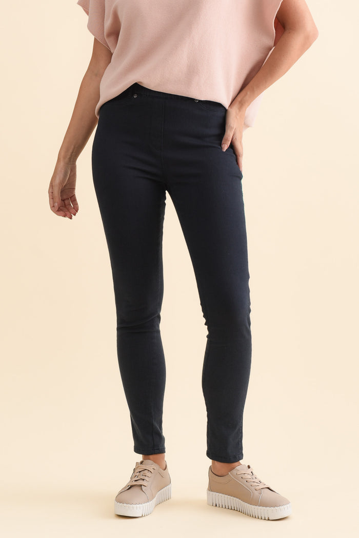 Reed Navy Stretch Cotton Pants,Brunette model,alt text|model:MJ