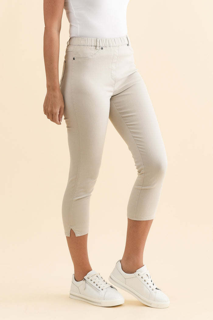 Reed Stone Stretch Cotton Capri Pants,Brunette model,alt text|model:MJ