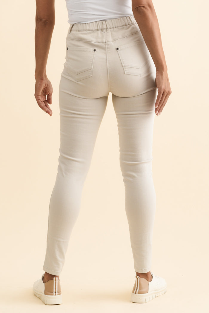 Reed Stone Stretch Cotton Pants,Brunette model,alt text|model:Cara