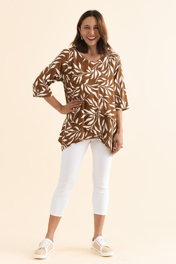 Reed White Stretch Cotton Pants,Full Body,Brunette model,alt text|model:Cara