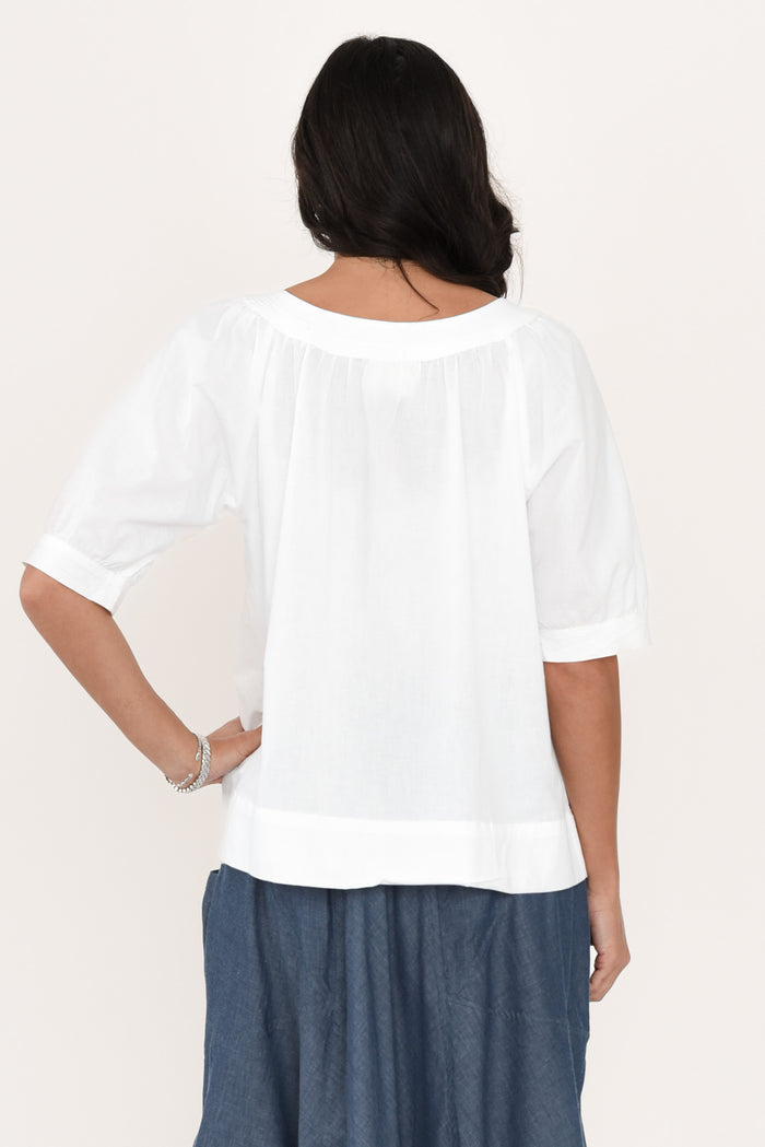 Rhea White Cotton Top,Brunette model,alt text|model:Brontie