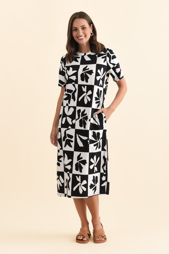 Splice Black Leaf Cotton Tee Dress,Brunette model,alt text|model:MJ