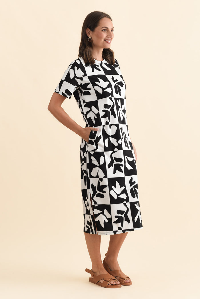 Splice Black Leaf Cotton Tee Dress,Brunette model,alt text|model:MJ