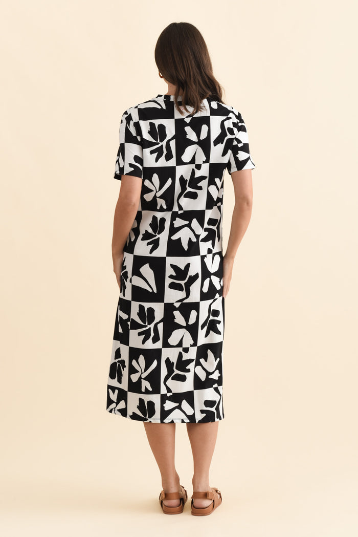 Splice Black Leaf Cotton Tee Dress,Brunette model,alt text|model:MJ