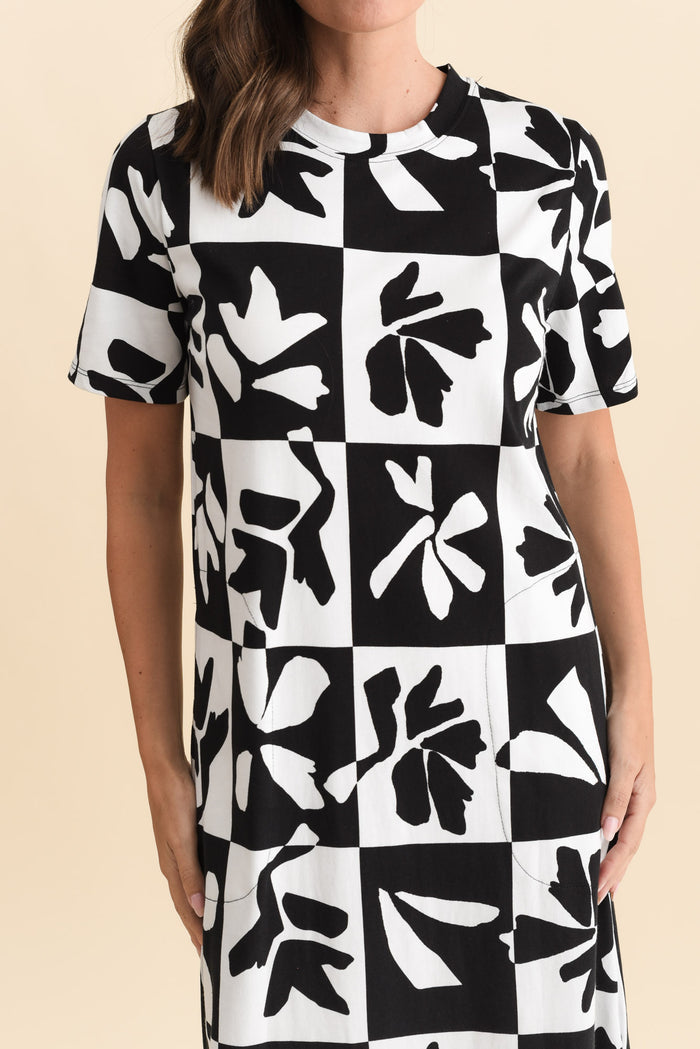 Splice Black Leaf Cotton Tee Dress,Brunette model,alt text|model:MJ