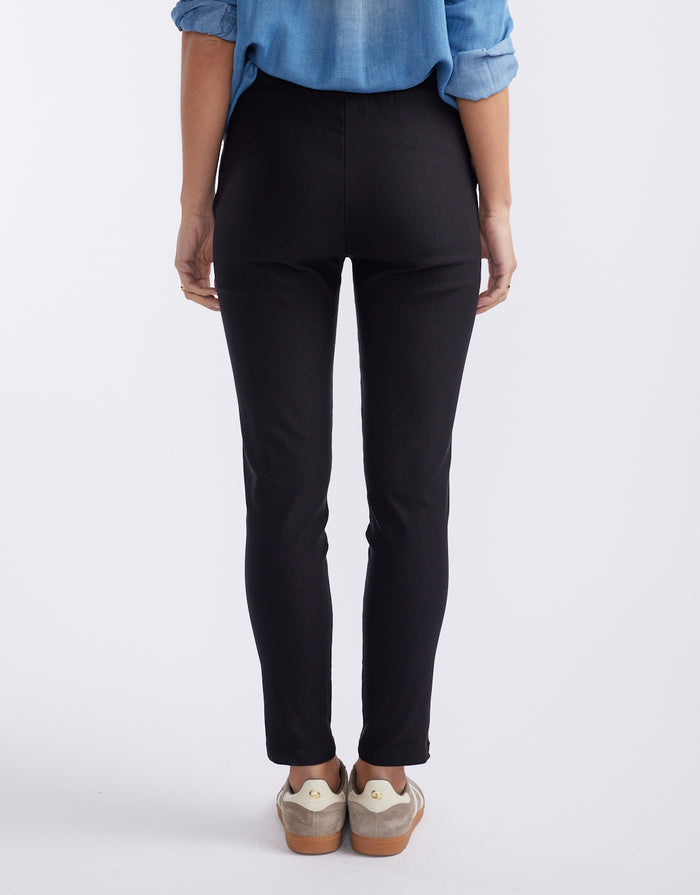 The 24/7 Bengaline Crop Pant - Black