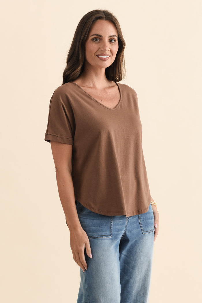Toronto Chocolate Cotton Tee,Brunette model,alt text|model:MJ