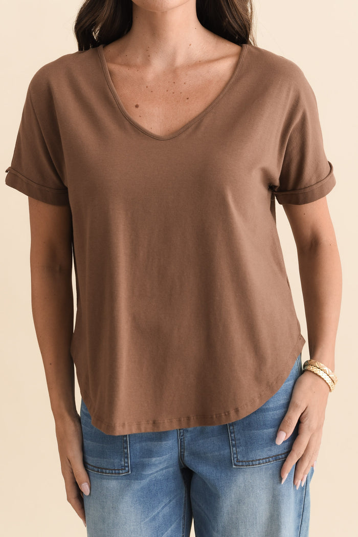 Toronto Chocolate Cotton Tee,Brunette model,alt text|model:MJ