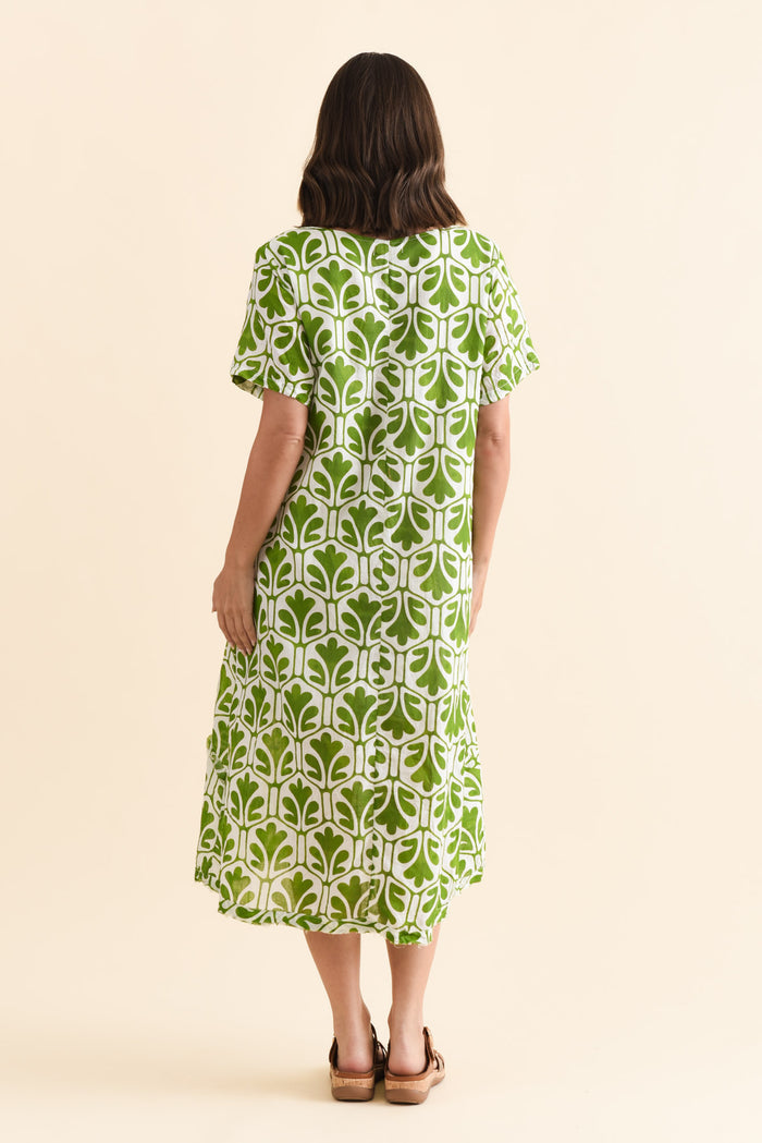 Vanessa Green Abstract Diagonal Seam Dress,Brunette model,alt text|model:MJ