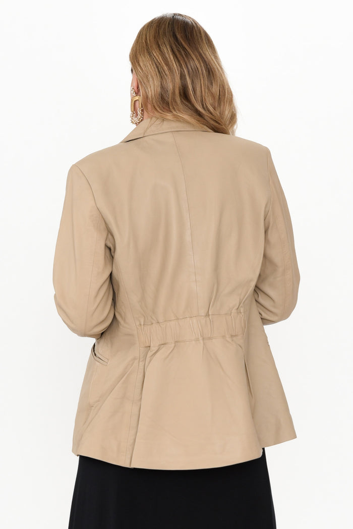 Vega Oat Leather Blazer,Blonde model,alt text|model:Valeria