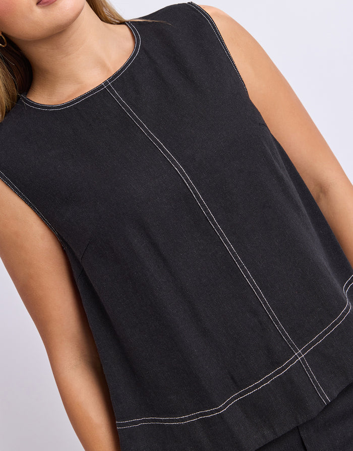 foxwood-vento-top-black-womens-clothing