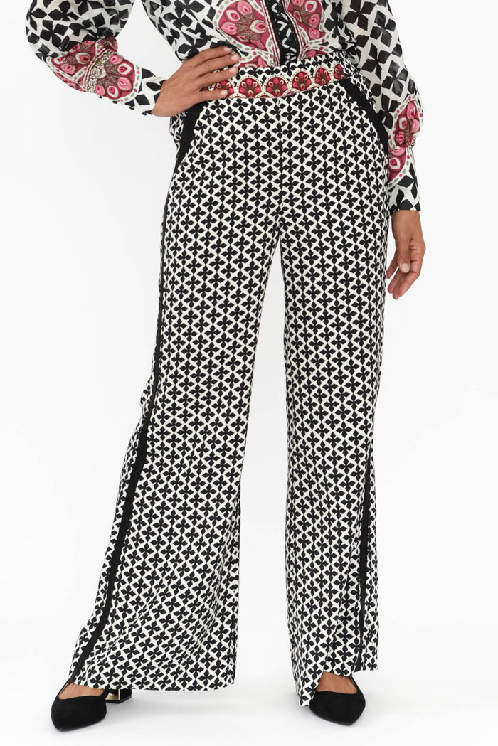Willow Black Geo Wide Leg Pants,Brunette model,alt text|model:Cara