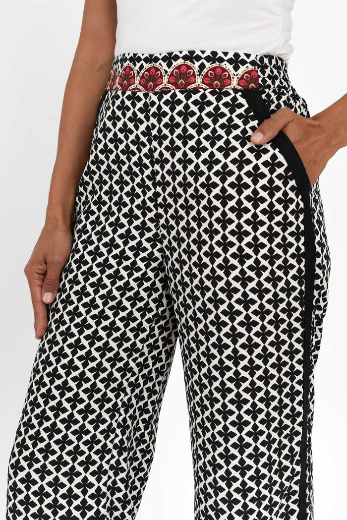 Willow Black Geo Wide Leg Pants,Brunette model,alt text|model:Cara