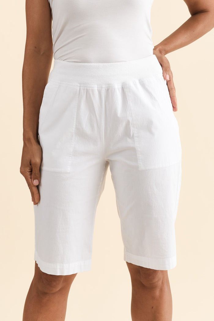 Wilson White Cotton Shorts,Brunette model,alt text|model:Cara