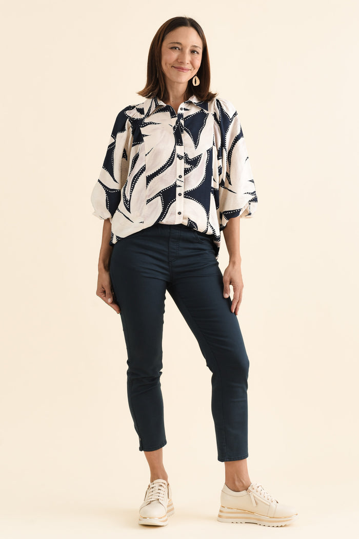 Winslet Navy 7/8 Pants,brunette model,Full Outfit,alt text|model:Cara