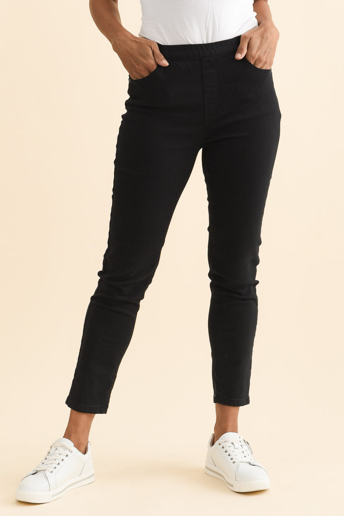 Zadie Black Denim Stretch Jeans,Brunette model,alt text|model:Cara