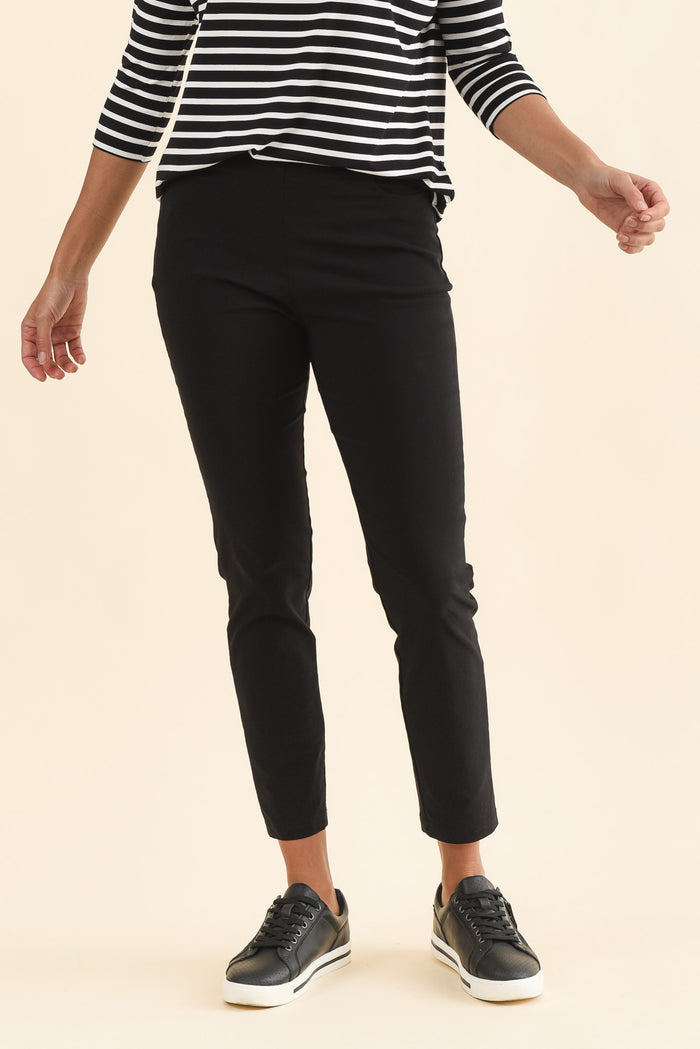 Zara Black Stretch 7/8 Pants,Front,Brunette model,alt text|model:Brontie