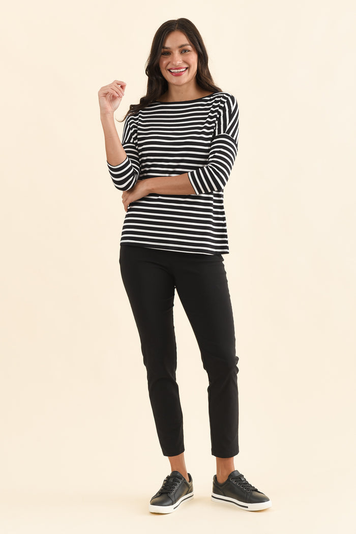Zara Black Stretch 7/8 Pants,Full Body,Brunette model,alt text|model:Brontie