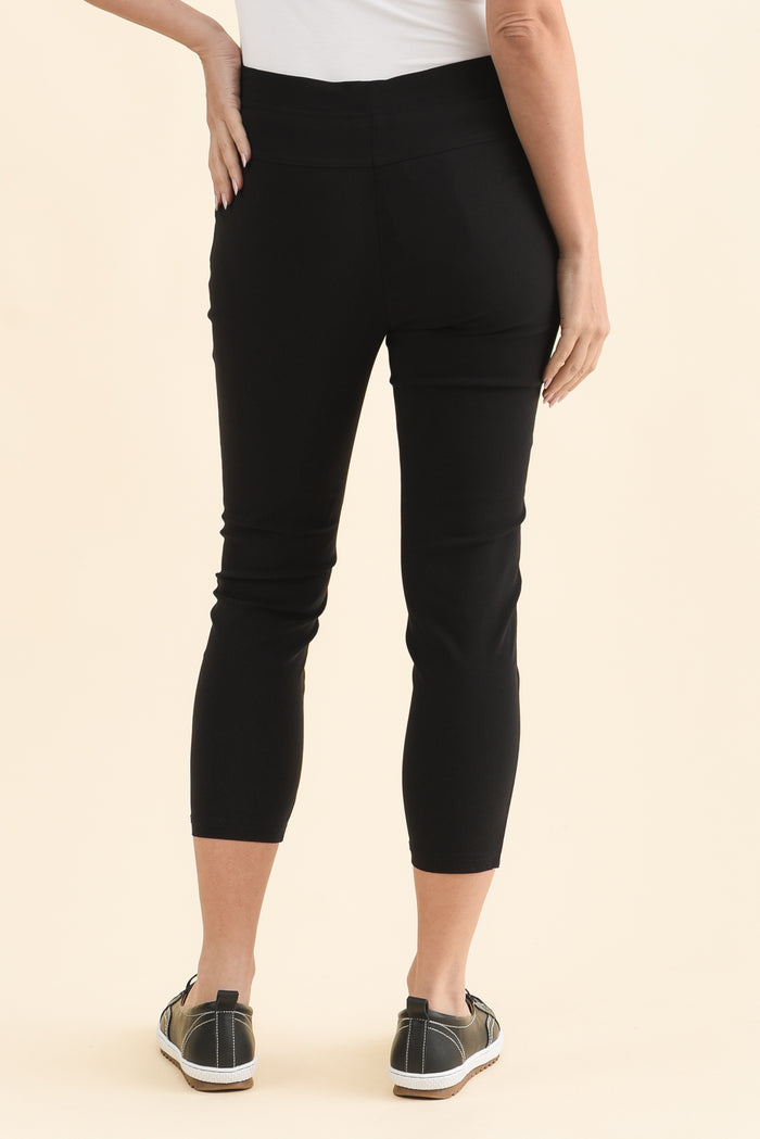 Zara Black Stretch Cropped Pants,Brunette model,alt text|model:MJ
